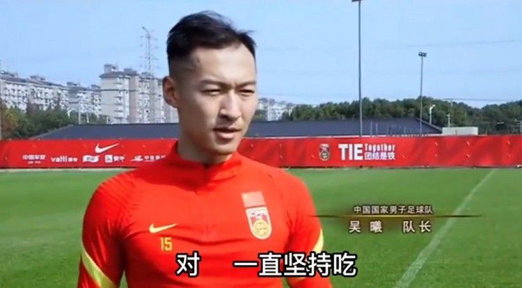 于是，他便无奈的说道：詹小姐，咱们还是先看看别墅吧。